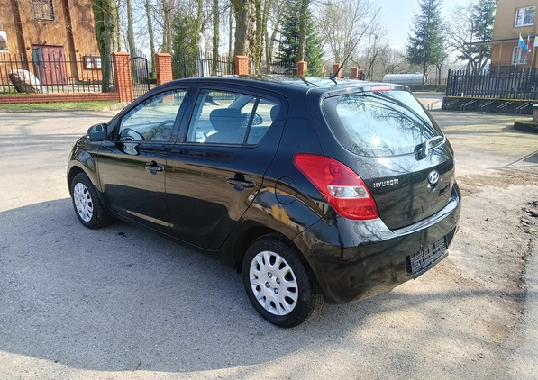 Hyundai i20 cena 14700 przebieg: 154640, rok produkcji 2012 z Gostynin małe 211